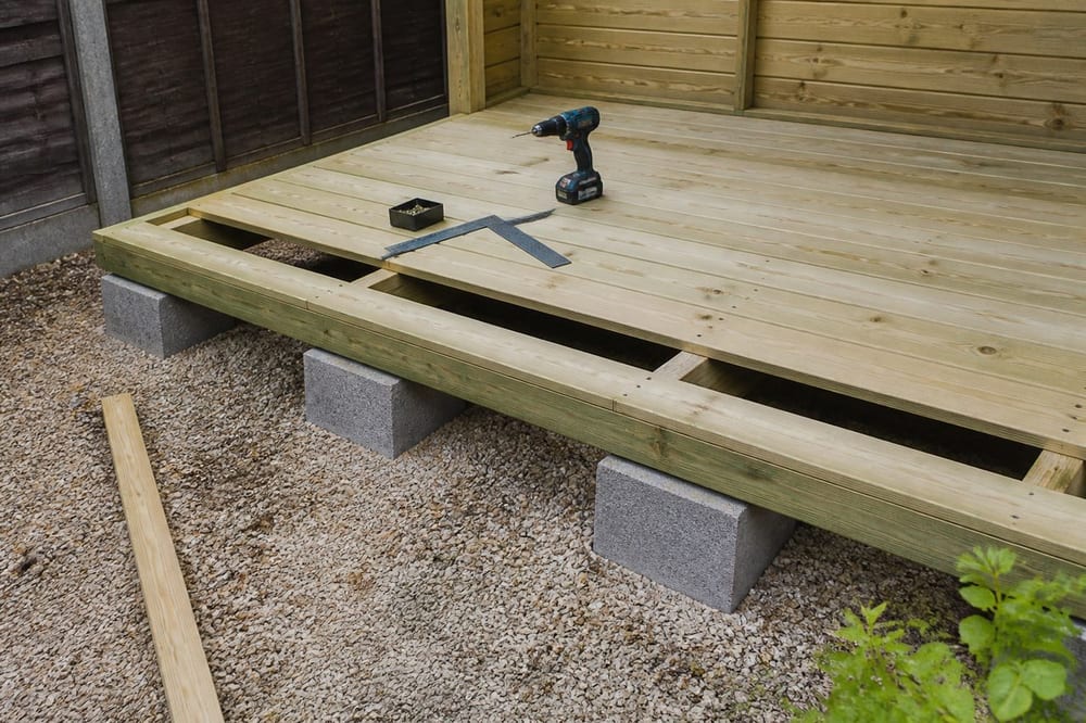 Plancher bois abri de jardin : 7 contrôles pour une base durable